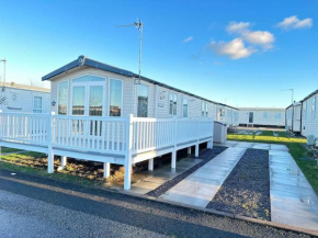 8 berth pet friendly caravan Lyons Robin Hood